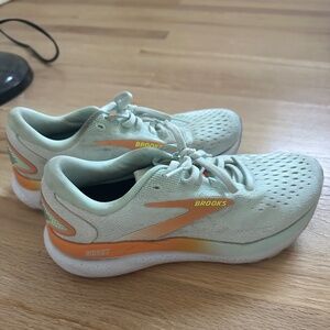 Brooks Women’s size 6.5 running